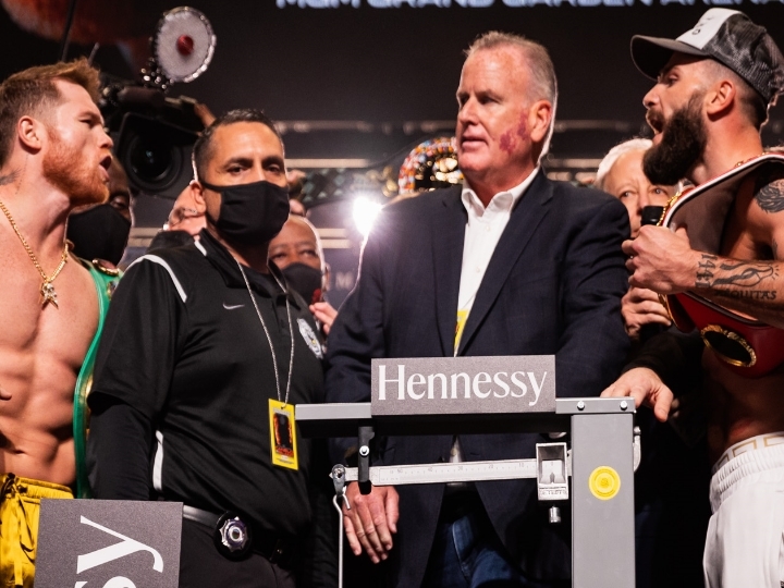 Canelo Alvarez vs. Caleb Plant LIVE BoxingScene Scorecard